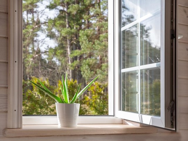 Cómo mejorar el aislamiento térmico y acústico de su hogar con las ventanas de aluminio y PVC: tipos de vidrio, perfiles y herrajes